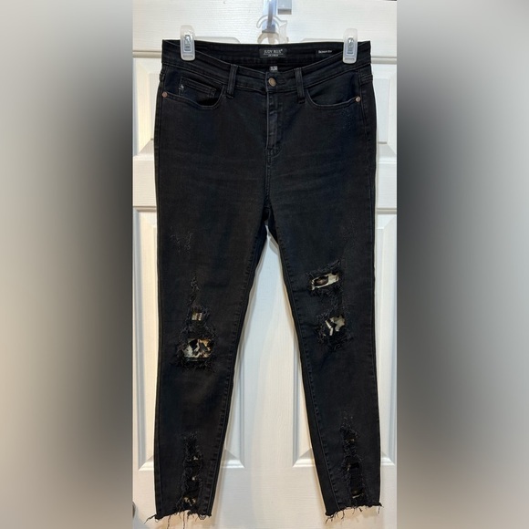 Judy Blue Skinny Fit Distressed Jeans Black Raw Hem Leopard Patch Women Sz 11/30 - Picture 1 of 10